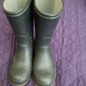 Sturdy Black rain boots